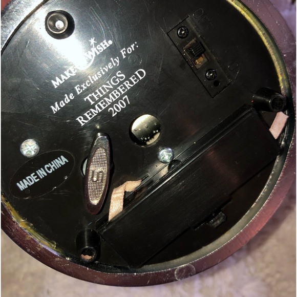 Things Remembered, snow globe, see video, wind up  display 2007 - Picture 5 of 6